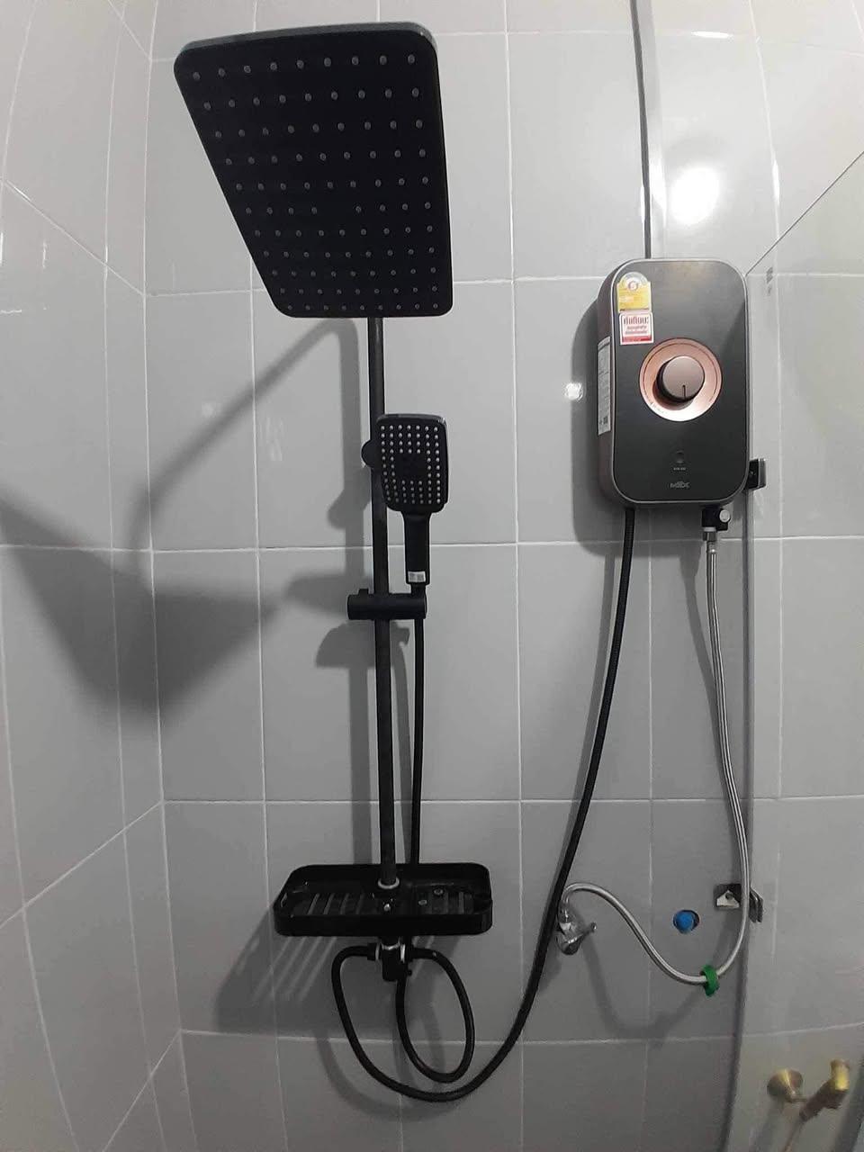 รูปงานติดตั้งเครื่องทำน้ำอุ่นเกาะสมุย