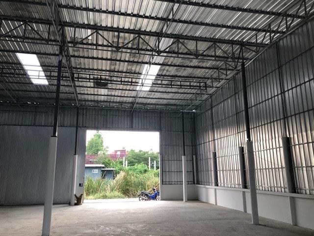 Modern warehouse facility for rent in Koh Samui, Secure storage space rental in Koh Samui, Professional warehouse interior Koh Samui, Loading dock facility warehouse rental Samui