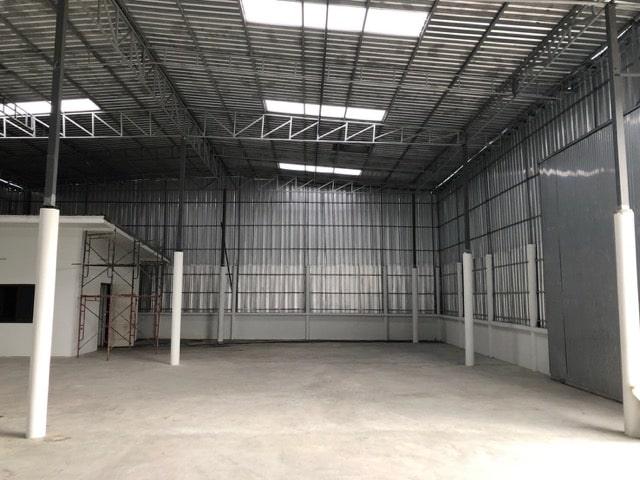 Modern warehouse facility for rent in Koh Samui, Secure storage space rental in Koh Samui, Professional warehouse interior Koh Samui, Loading dock facility warehouse rental Samui