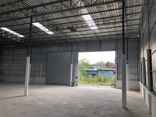Modern warehouse facility for rent in Koh Samui, Secure storage space rental in Koh Samui, Professional warehouse interior Koh Samui, Loading dock facility warehouse rental Samui