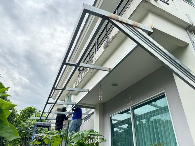 Professional front canopy installation in Koh Samui tropical home by expert contractors