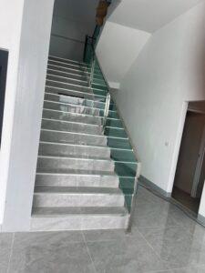 ช่างติดตั้งราวบันไดแสตนเลสคุณภาพสูงในเกาะสมุย - สมุยโฮมเซอร์วิส