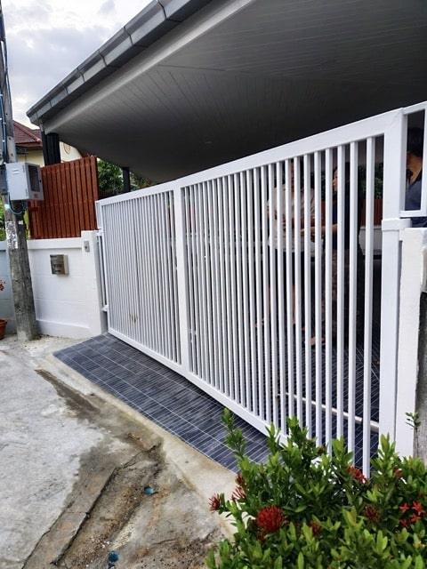 ประตูรั้วรีโมท บานสวิงที่ติดตั้งสำเร็จในเกาะสมุย