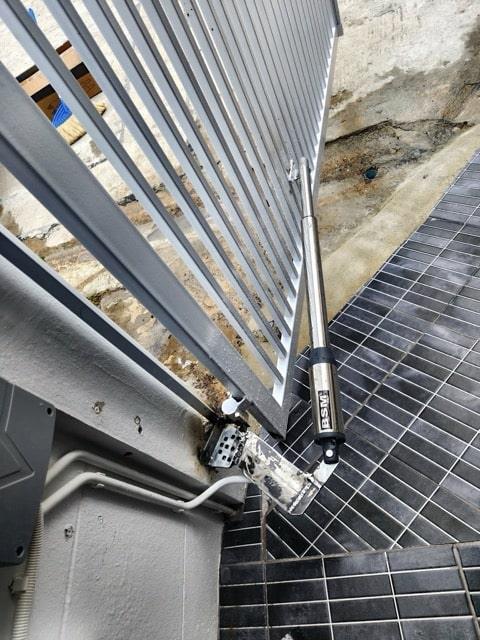 ช่างมืออาชีพติดตั้งประตูรั้วรีโมท บานสวิงในเกาะสมุย